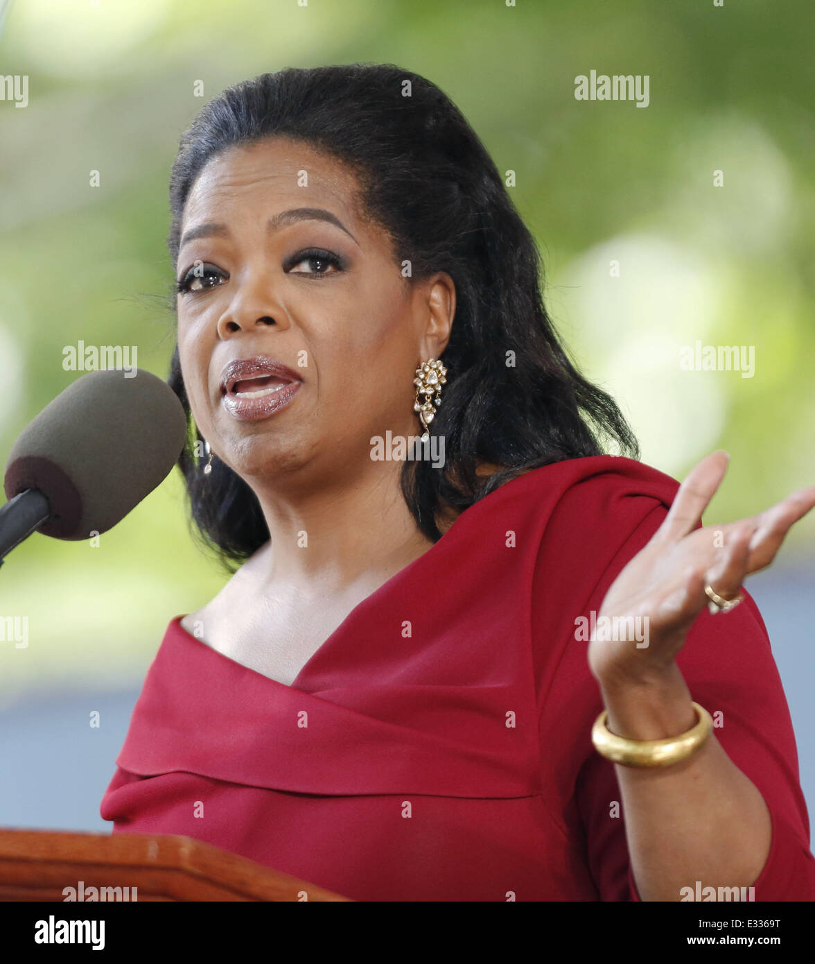 Que significa la referencia al suelo de linóleo en el discurso de Oprah  Winfrey?