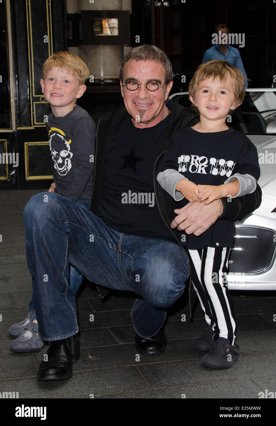 Tico Torres durante su photocall para Rock Star, su bebé ropa infantil gama  diseñada para bebés. rock and roll en el Savoy de Londres. 4º de julio de  2013. Featuring: Tico Torres,Walter