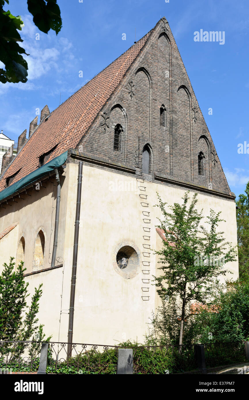 El exterior del Viejo - Nueva Sinagoga, Praga, República Checa. Foto de stock