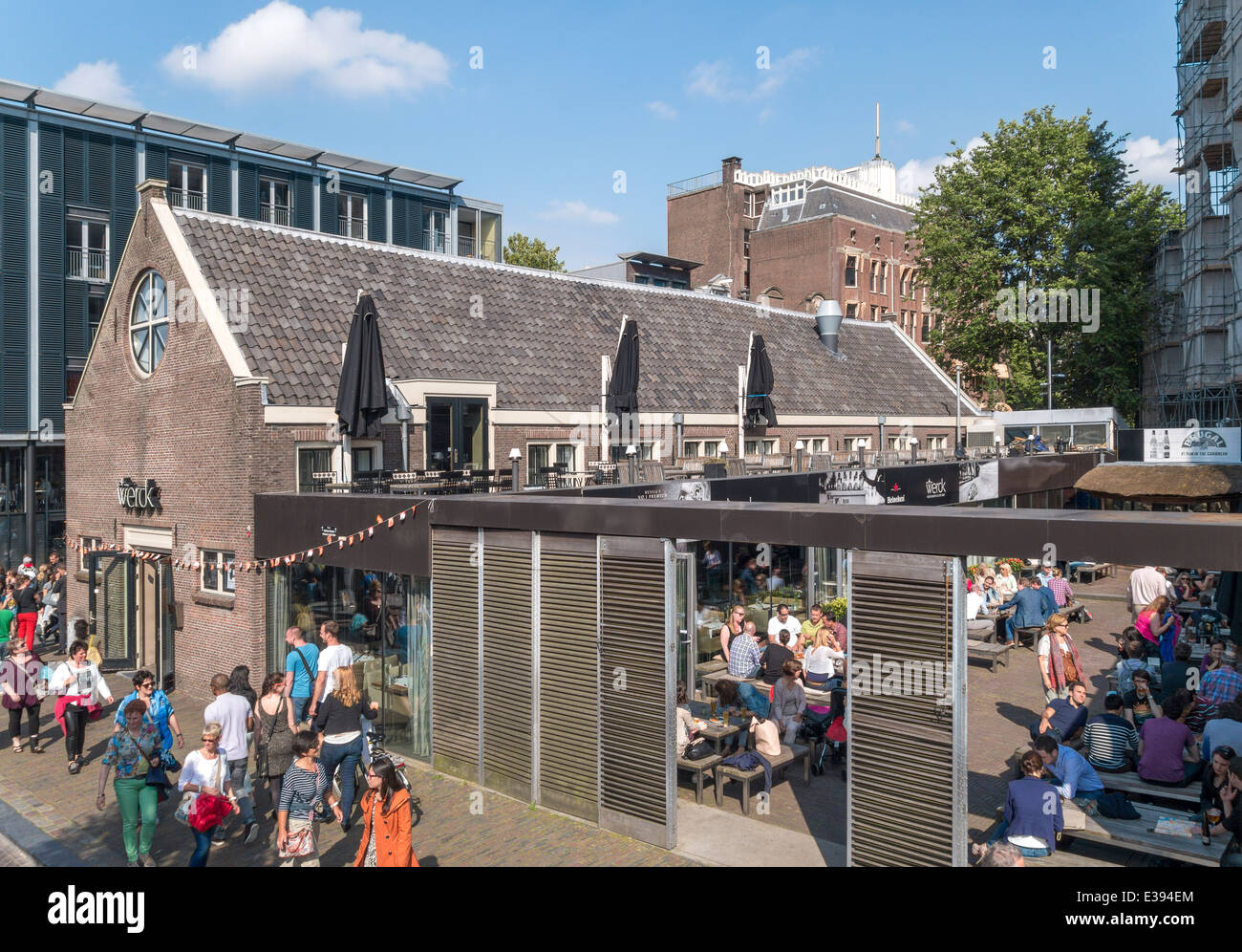 Restaurante Werck Amsterdam en el canal de Prinsengracht, con zona de estar exterior. Foto de stock