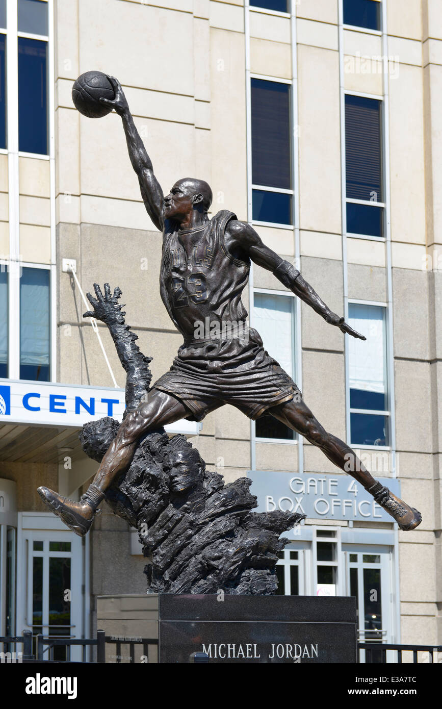 Michael Jordan estatua fuera del United Center, de Chicago, Illinois, EE.UU  Fotografía de stock - Alamy
