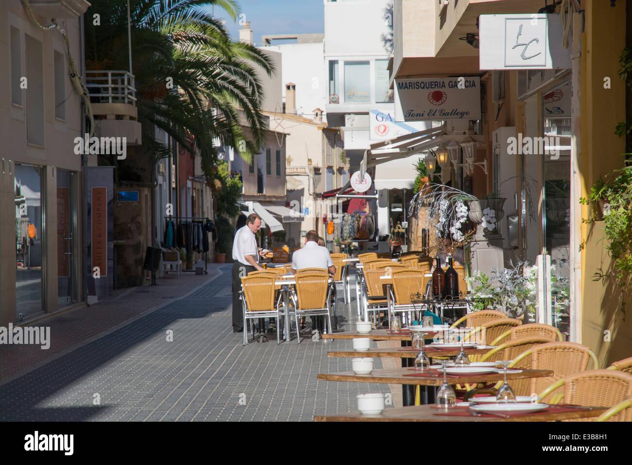 Andratx majorca spain restaurant people fotografías e imágenes de alta  resolución - Alamy