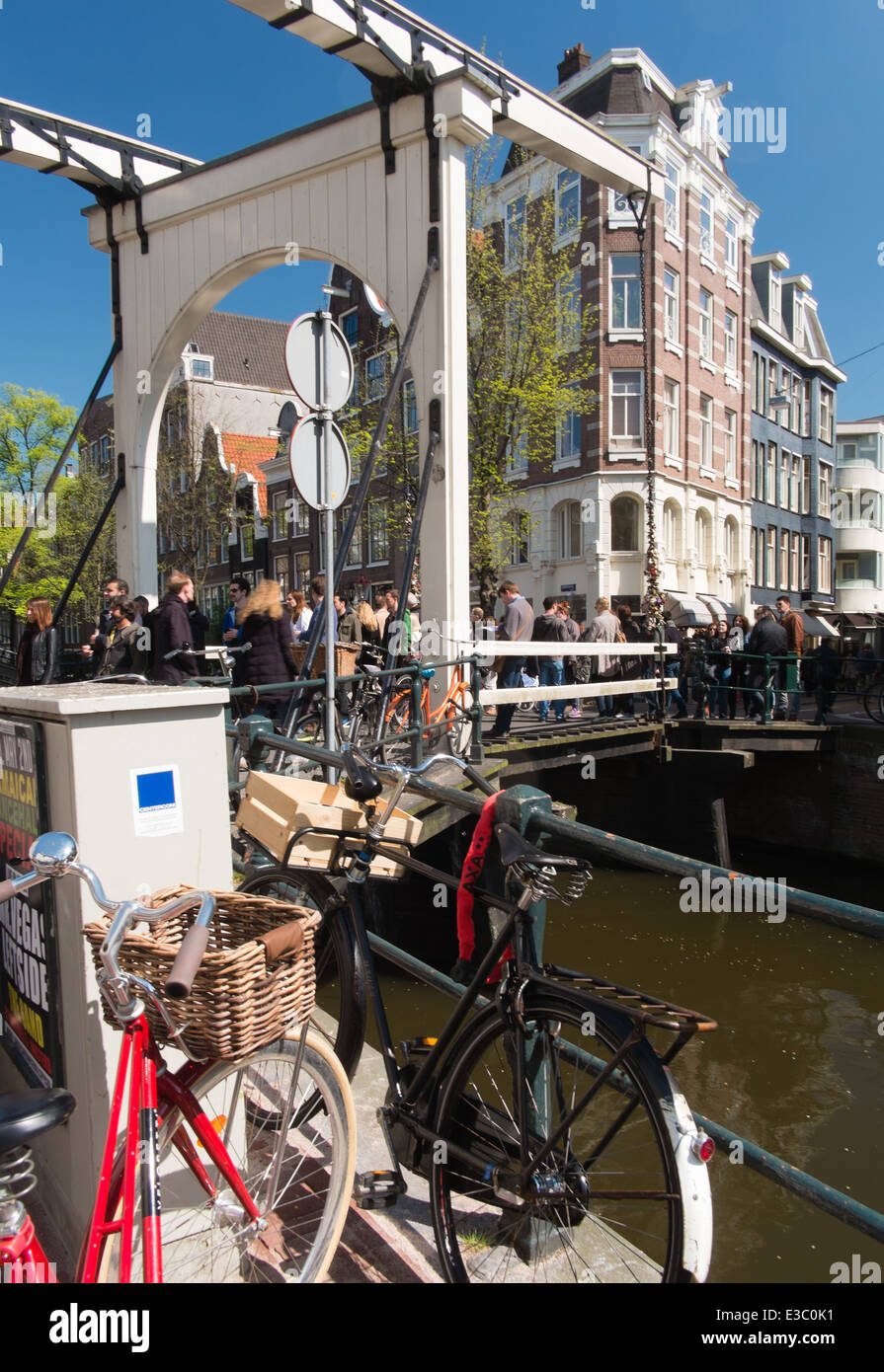 Puente de madera en Amsterdam Foto de stock