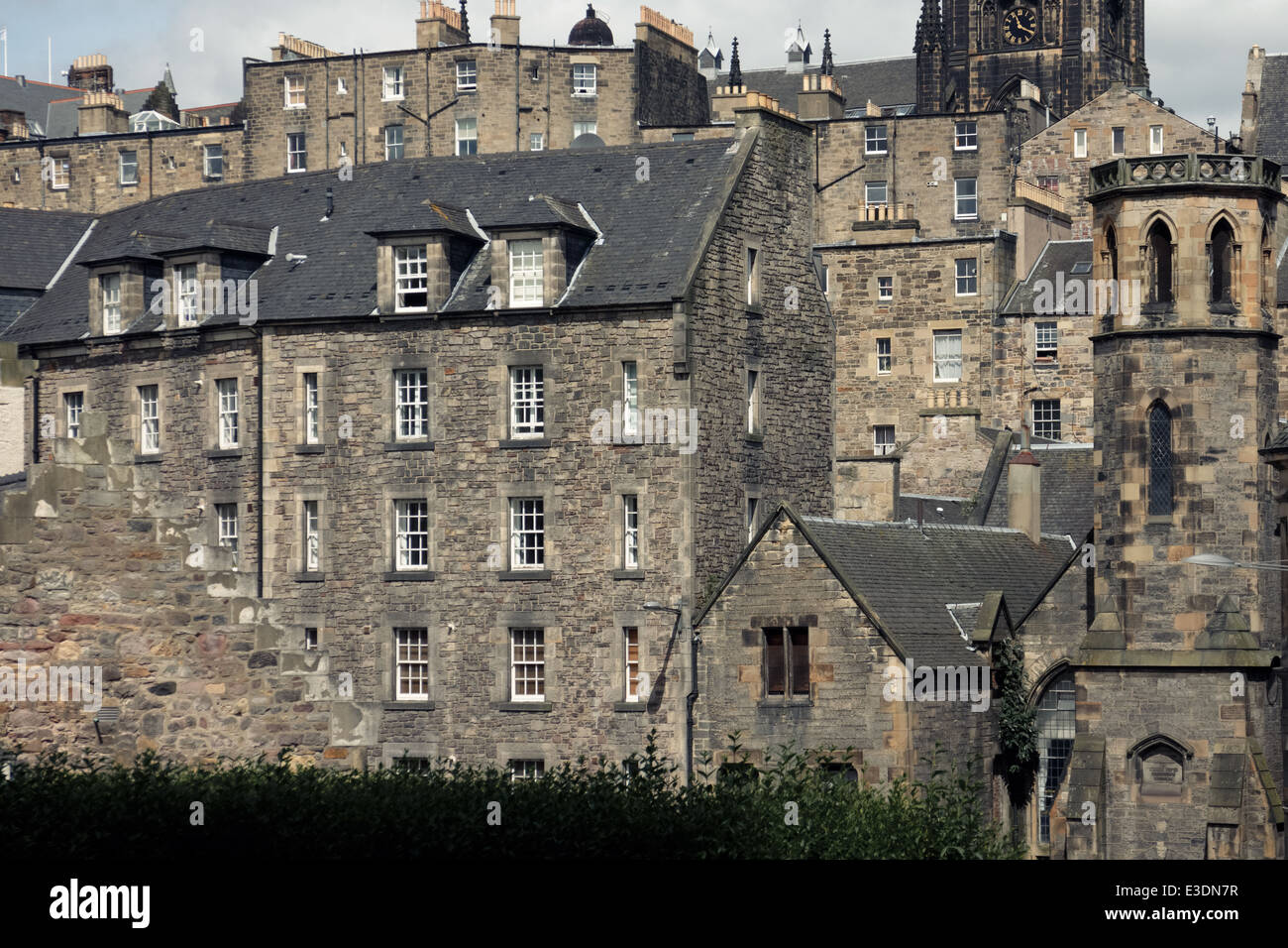 Vistas del casco histórico de Edimburgo de Greyfriars Kirk Foto de stock