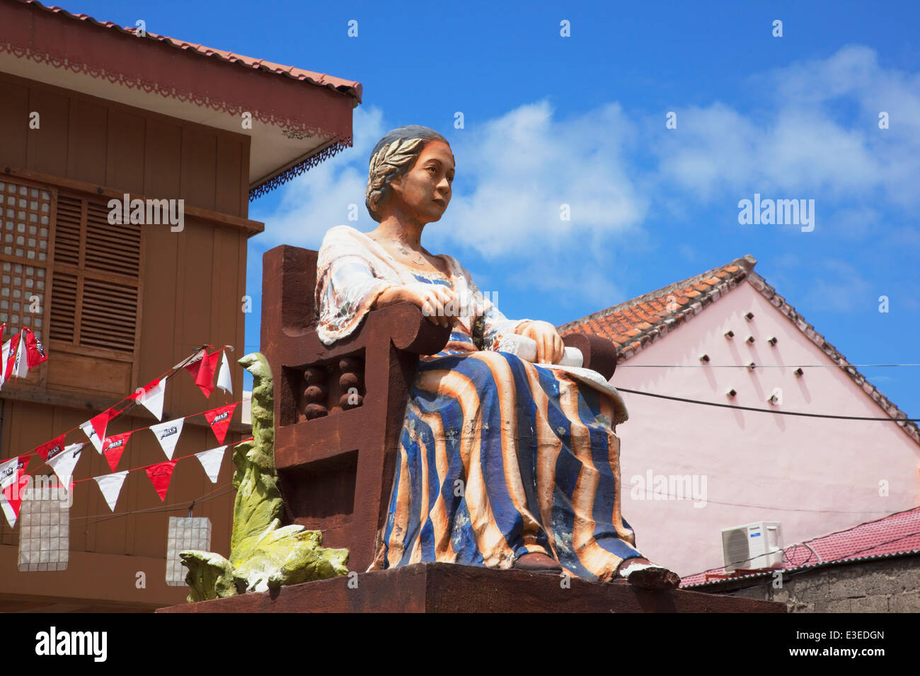 Estatua de Leona Florentina, Calle Crisologo, Vigan, Ilocos Sur, en el norte de Luzón, Filipinas Foto de stock
