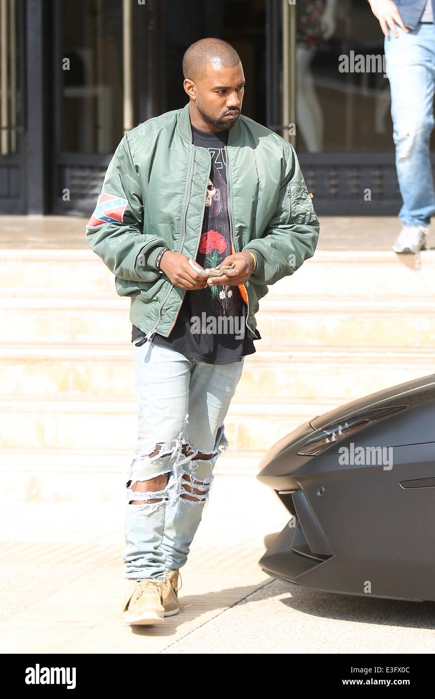 Kanye West dejando Barneys New York en Beverly Hills, vistiendo su Tour  Yeezus chaqueta de vuelo y conducir lejos en su Lamborghini Aventador con:  Kanye West donde: Los Angeles, CA, Estados Unidos