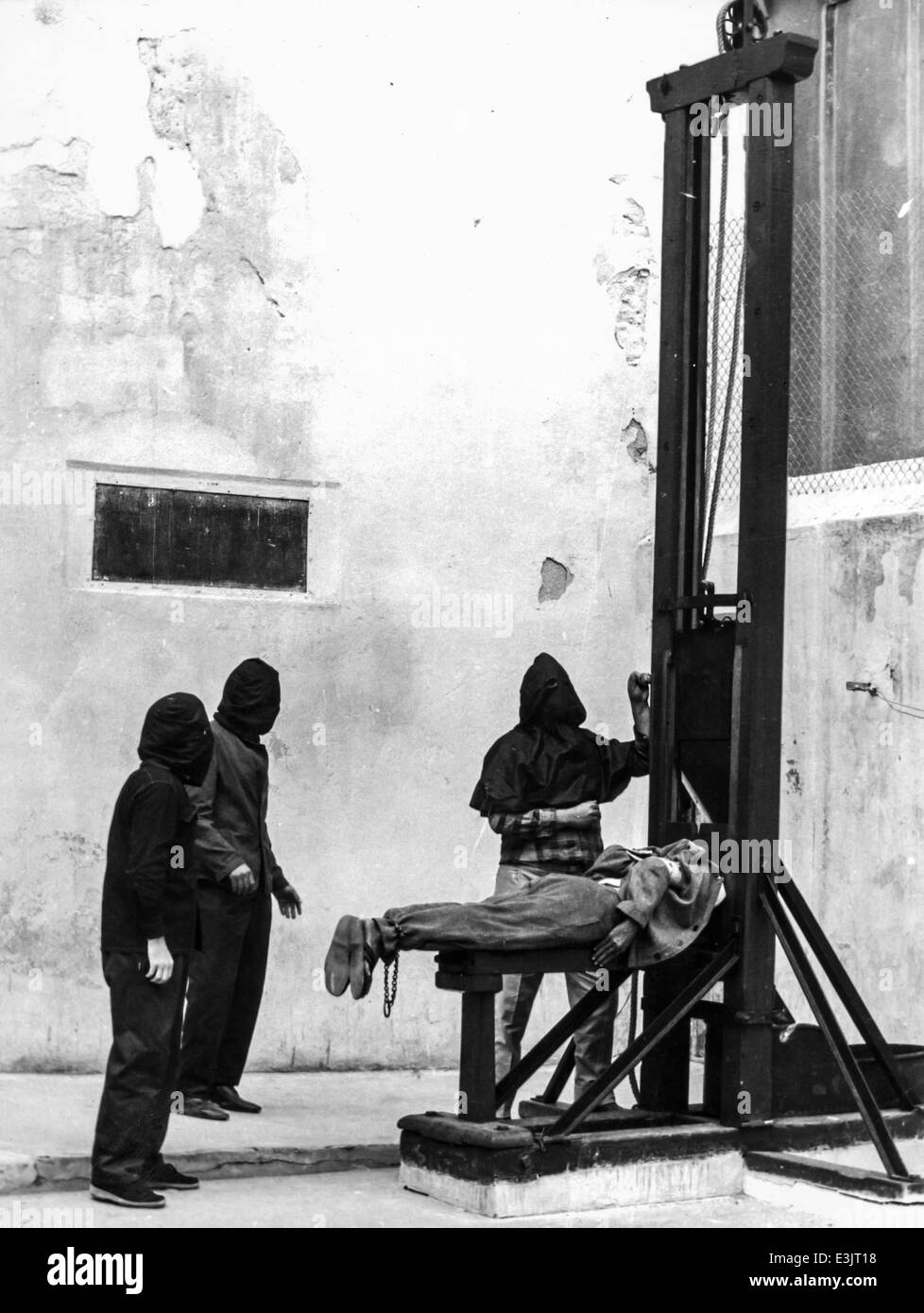 Guillotina la ejecución de un condenado a muerte Foto de stock