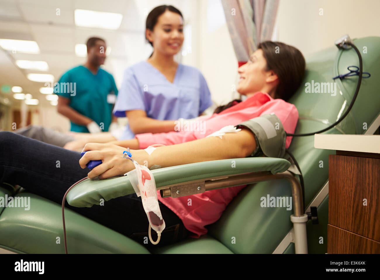 Haciendo Donación de donantes de sangre en el Hospital Foto de stock