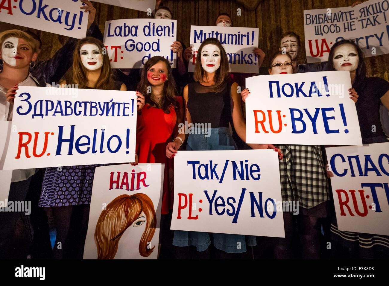 "Los europeos del este sangriento' juegue por Molodyi Teatr en Instituto ucraniano en Londres Foto de stock