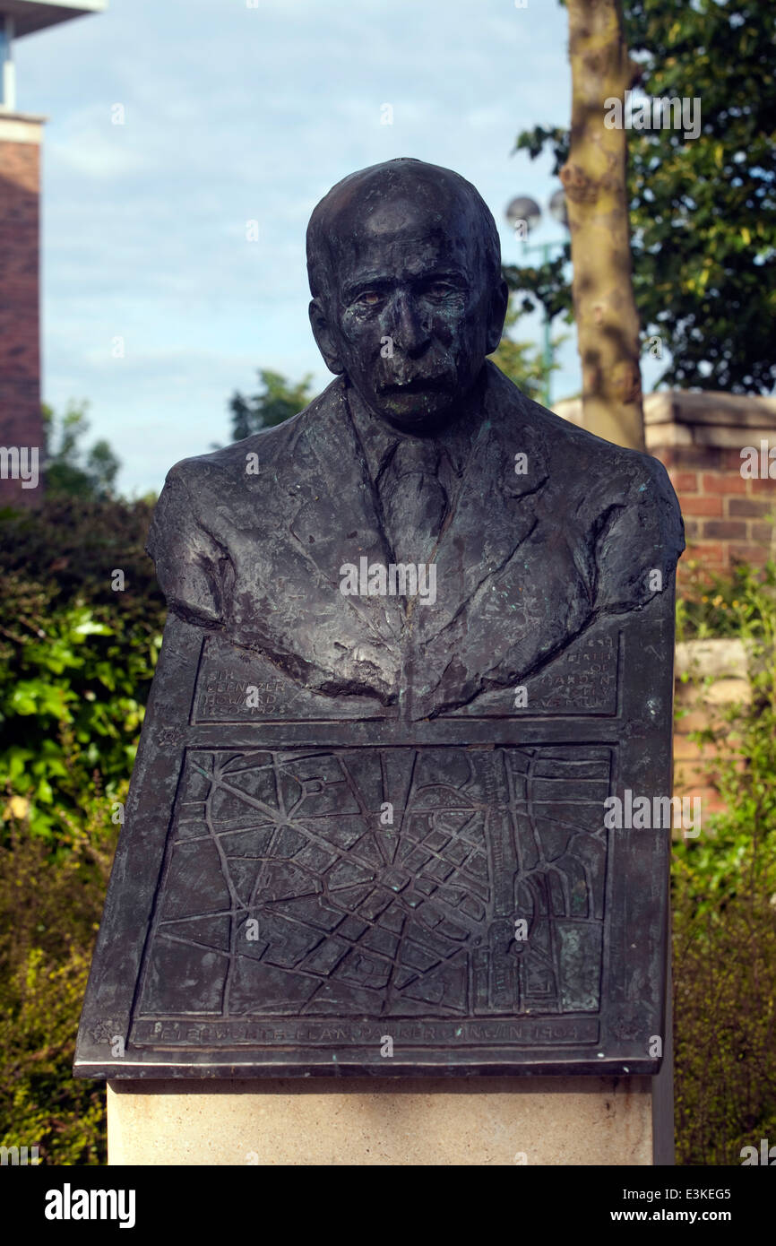 Un busto del fundador de Letchworth, Ebeneezer Howard, Letchworth Garden City, Hertfordshire, REINO UNIDO Foto de stock