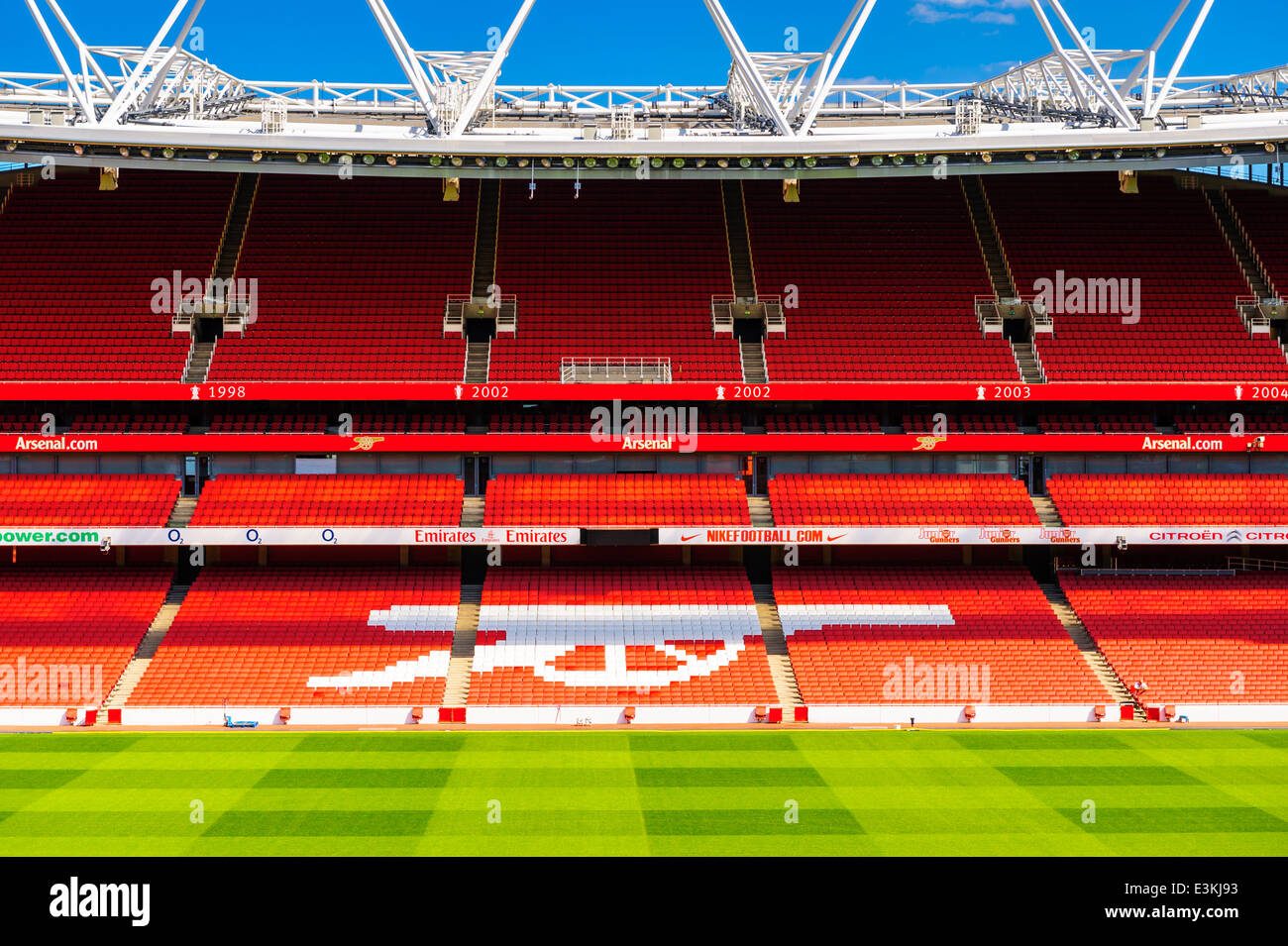 Partidario asientos en el Emirates Stadium, el Arsenal Football Club Foto de stock