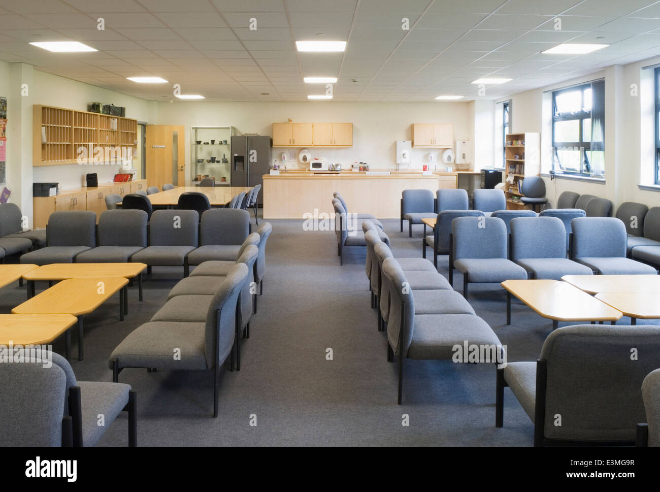 Personal de la sala (o Teacher's Lounge) en una moderna escuela secundaria, Escocia, Reino Unido. Foto de stock