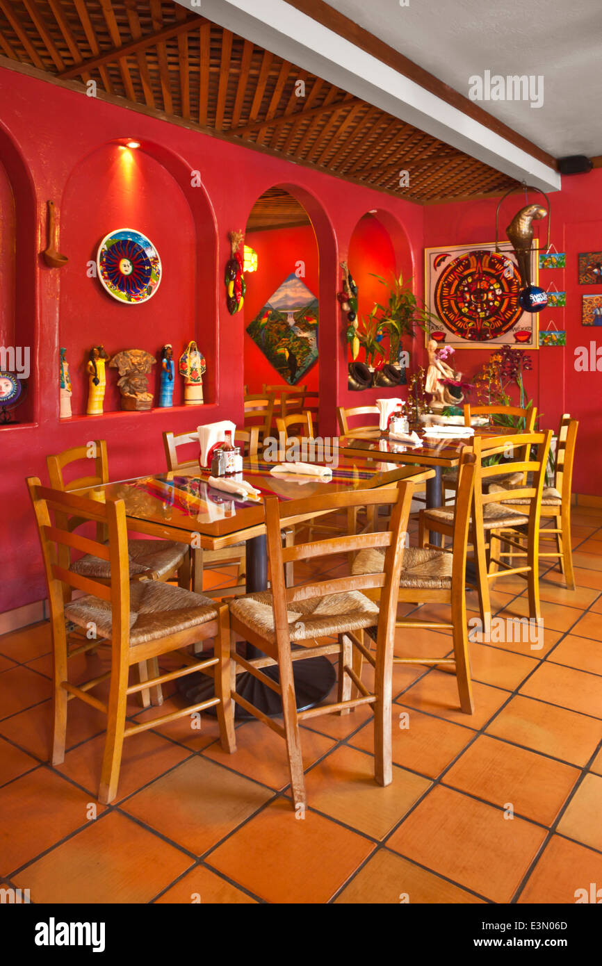 Mexican restaurant interior fotografías e imágenes de alta resolución -  Alamy