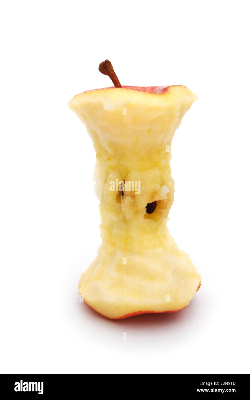 Núcleo de una manzana roja sobre blanco stand up Foto de stock