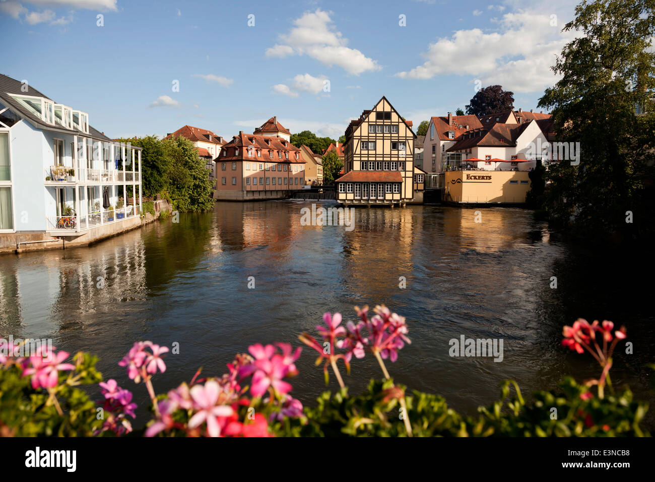 Río Regnitz y el centro histórico de la ciudad de Bamberg, Alta Franconia, Baviera, Alemania, Europa Foto de stock