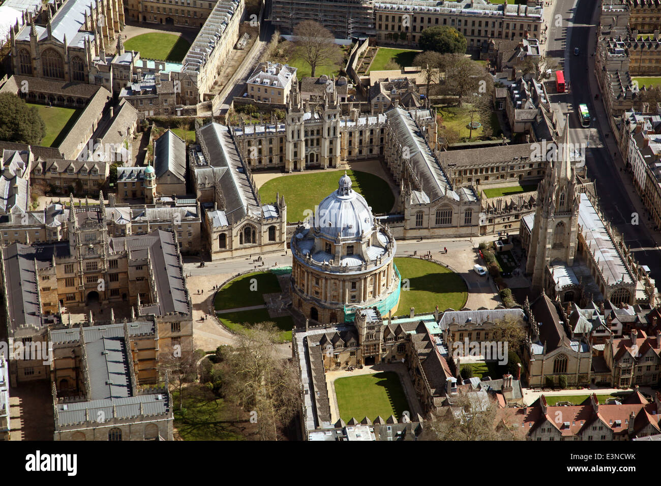 Vista aérea del centro de la ciudad de Oxford y la Universidad de Oxford, colegios Foto de stock