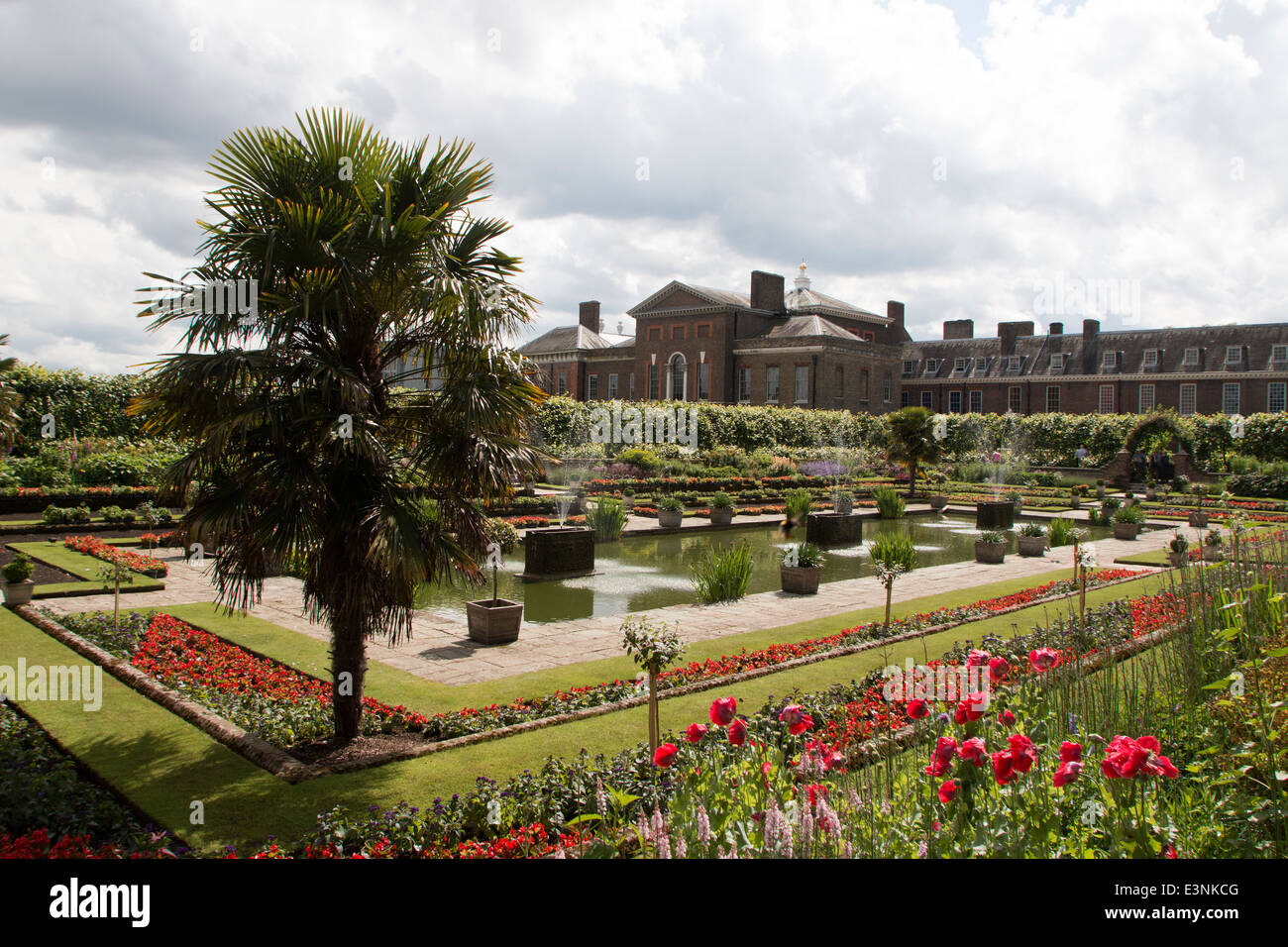 Kensington Palace Gardens hundidos Foto de stock
