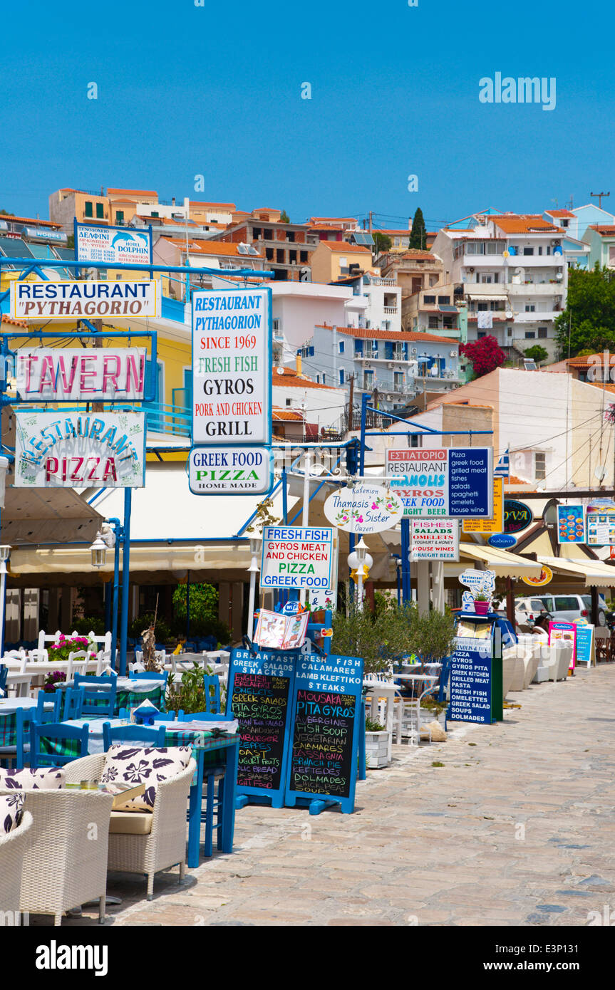 Restaurantes en el paseo marítimo, Pythagoreio Samos, Mar Egeo, Grecia, Europa Foto de stock