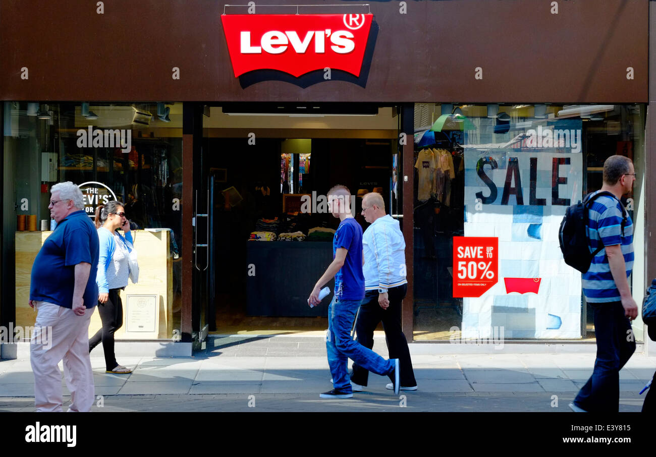 Levi's Jeans Shop Fotos e Imágenes de stock - Alamy