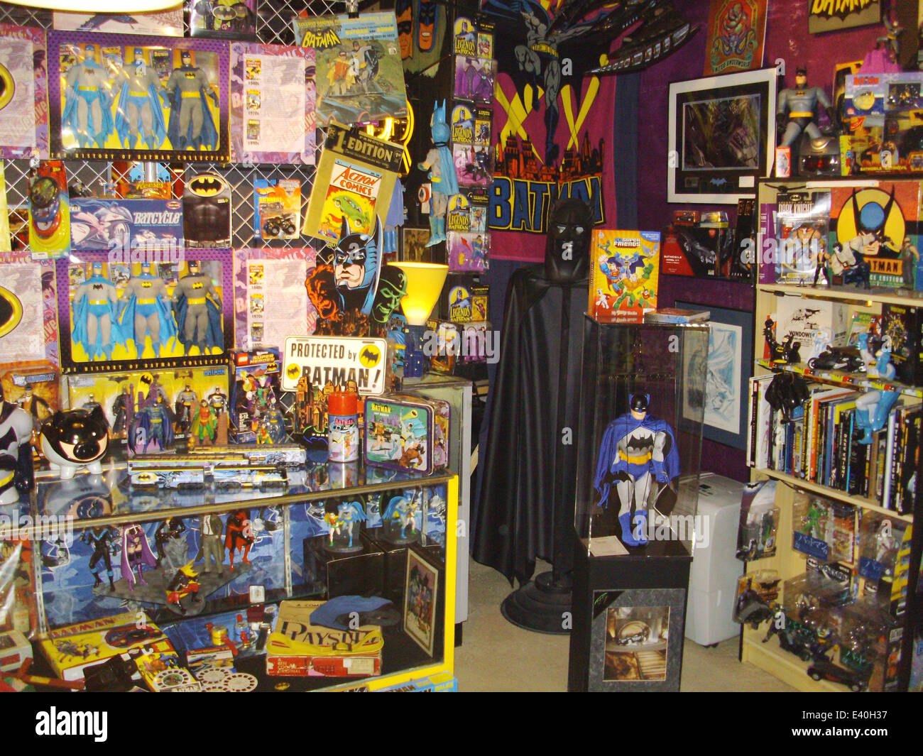 El Caballero Oscuro recopila. . . Ventilador de Batman Kevin Smith ha  construido su propio 00,000 santuario dedicado al superhéroe de DC Comics,  verdadera cueva de murciélagos que vale la pena de