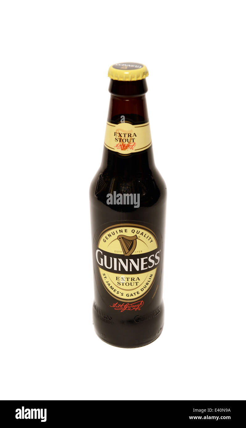Botella de Guinness Extra Stout Foto de stock