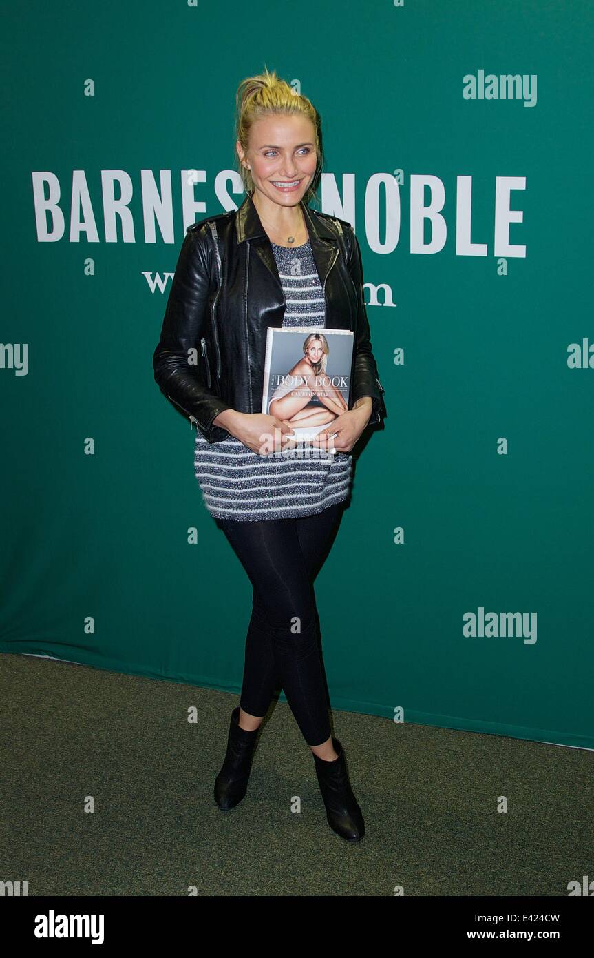 Cameron Diaz Presentando El Libro De Cuerpo Fotos e Imágenes de stock