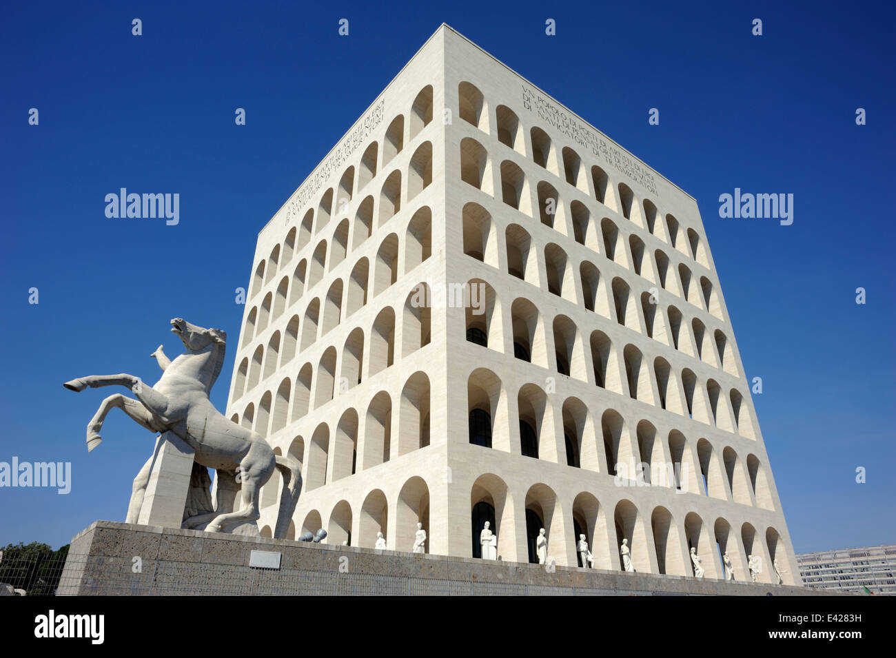 Italia, Roma, EUR, Palazzo Della Civiltà Del Lavoro Foto de stock