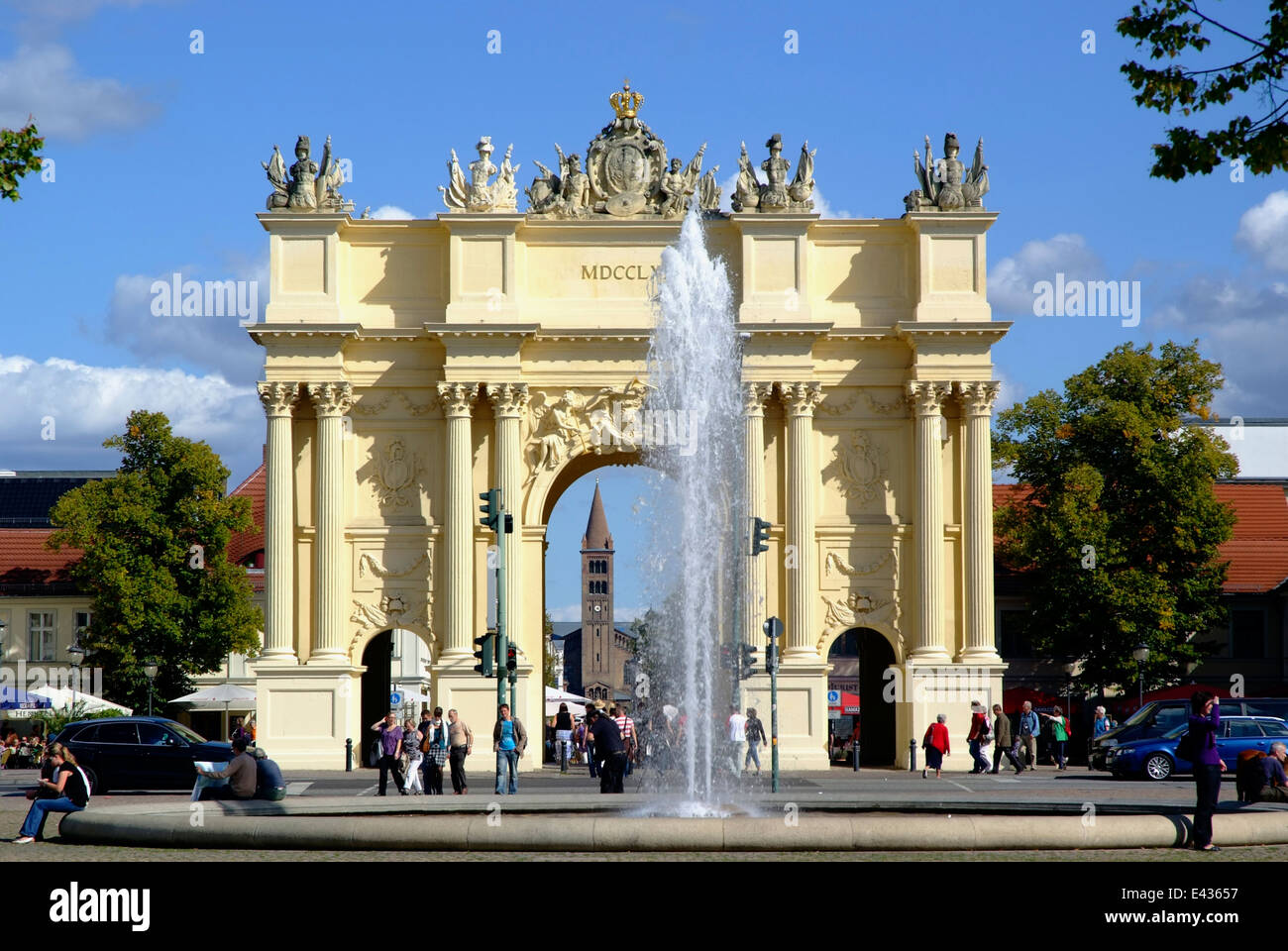 La Puerta de Brandenburgo, Luisenplatz Potsdam, Alemania Fotografía de  stock - Alamy