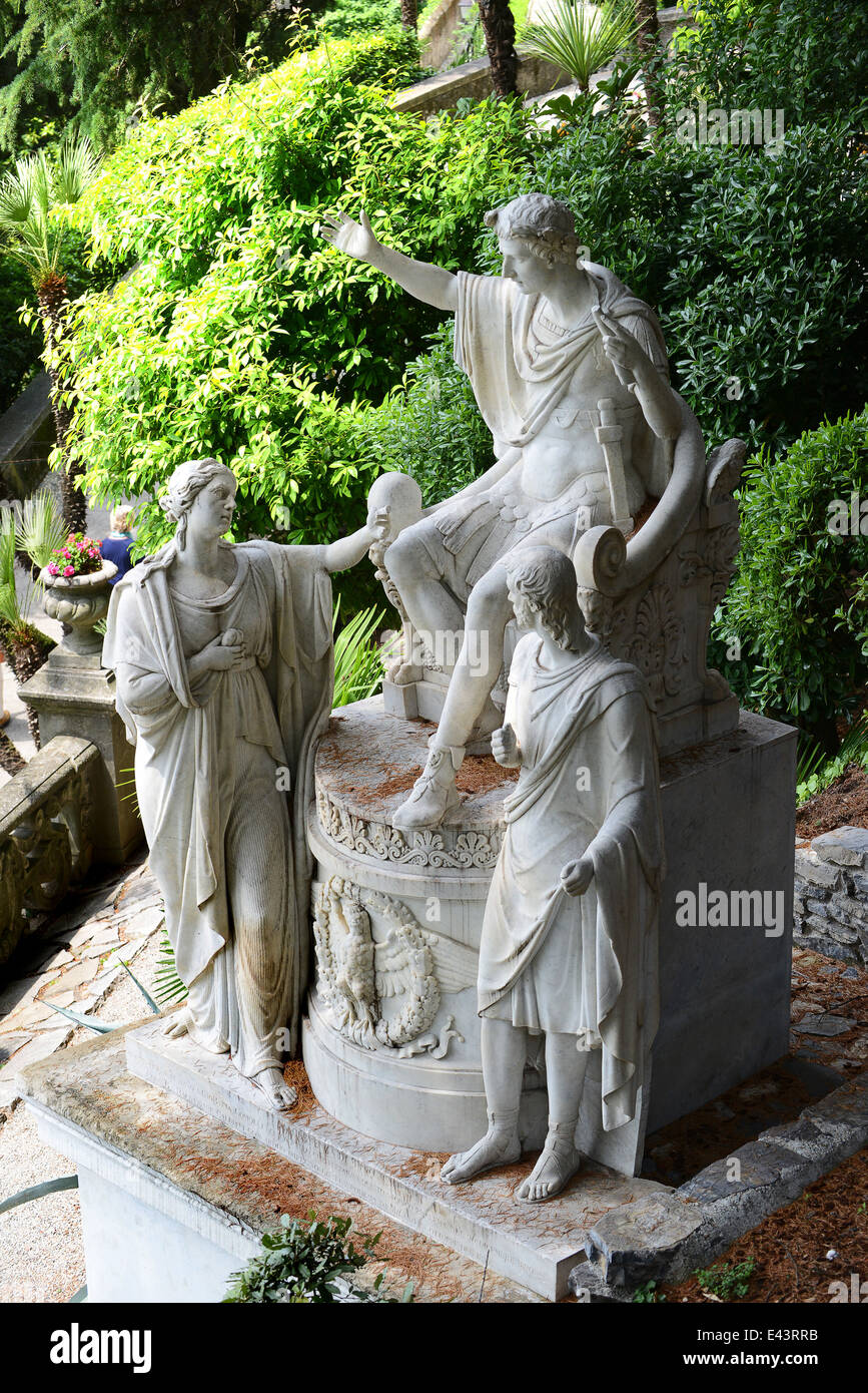 Villa Monastero jardín estatuas Varenna, en el Lago Como en Italia Foto de stock
