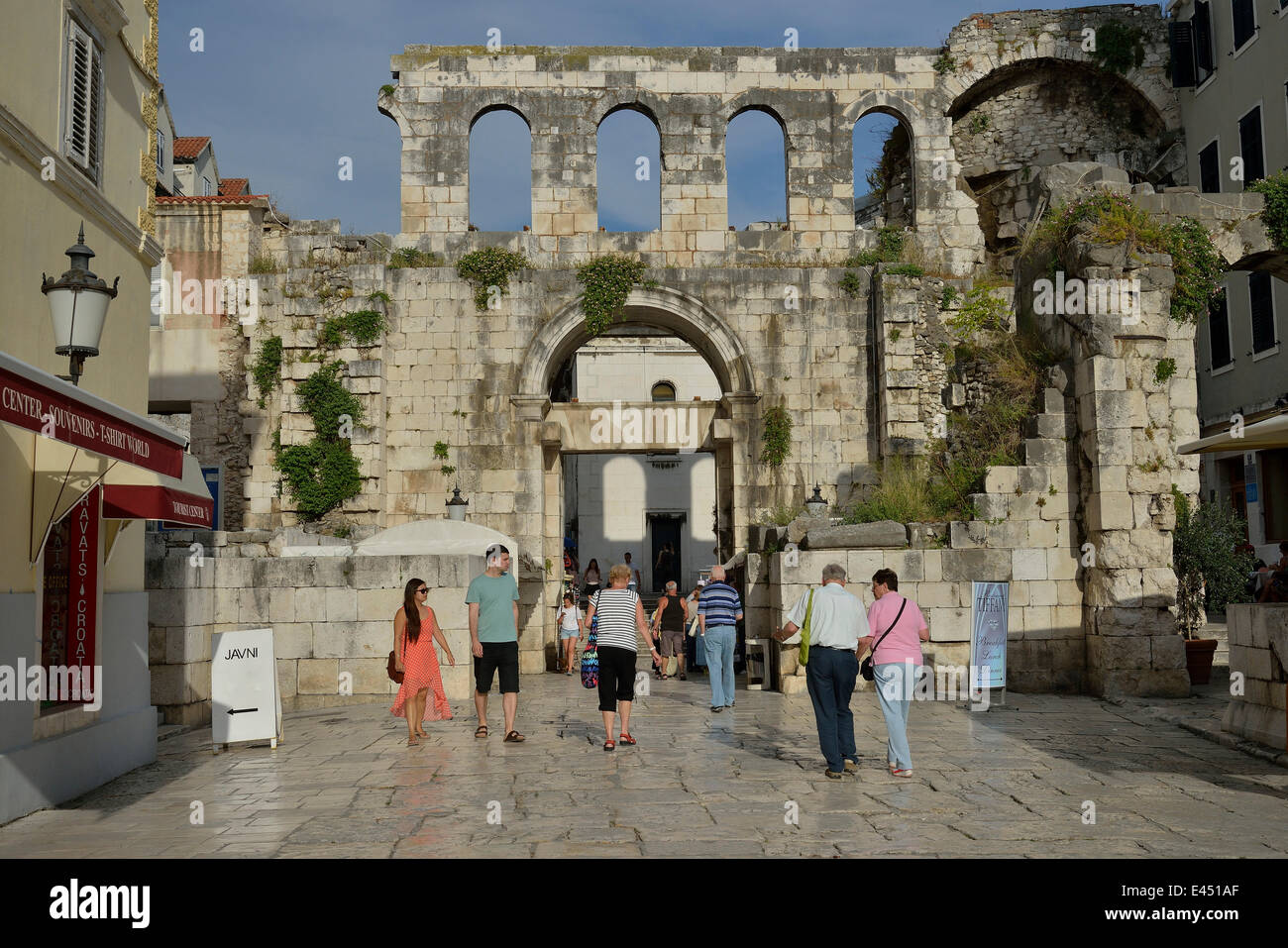 Puerta de plata, Porta argentea, el Palacio de Diocletian, Split, Croacia, Condado Split-Dalmatia Foto de stock
