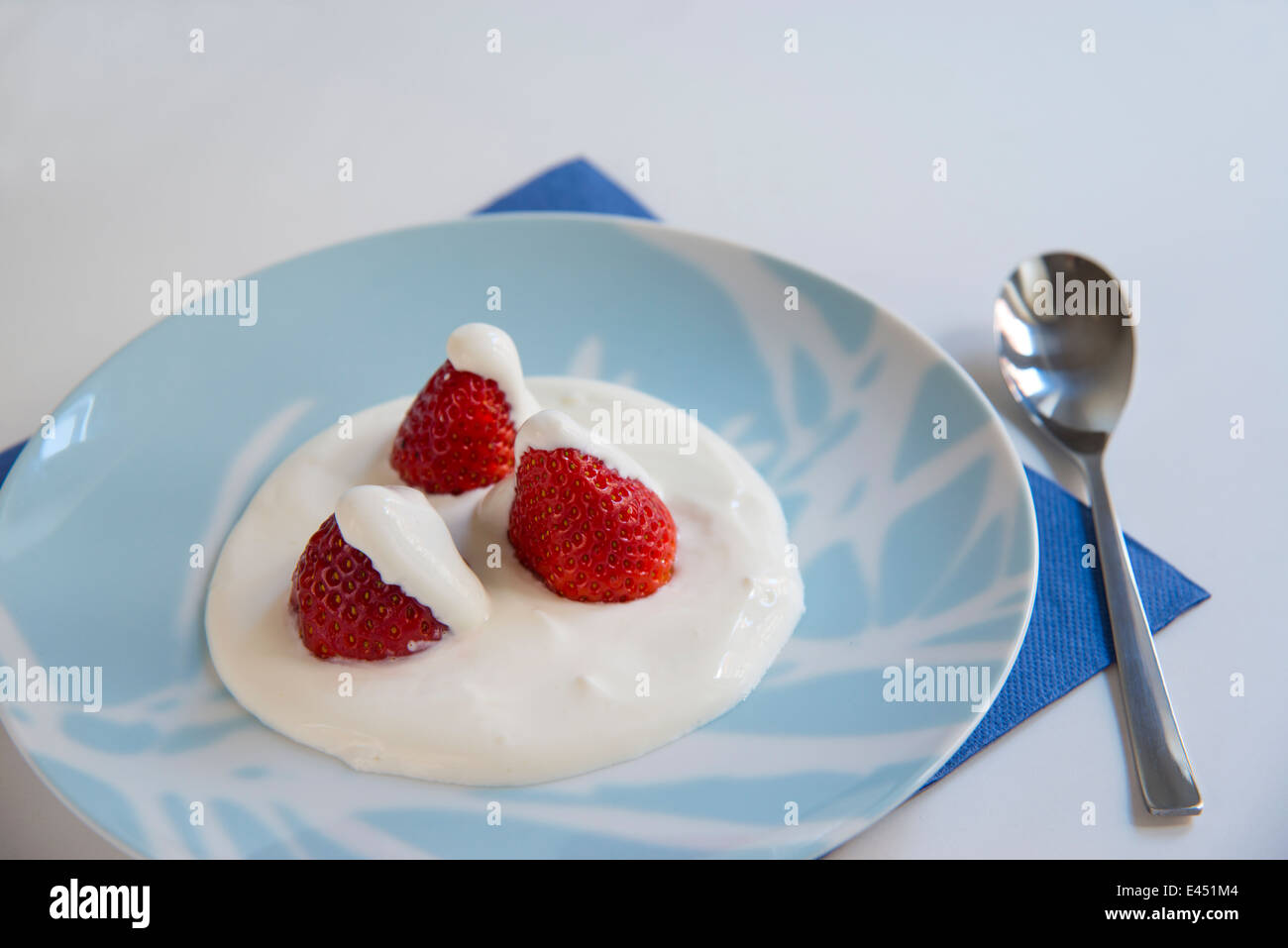 Fresas con nata fotografías e imágenes de alta resolución - Alamy