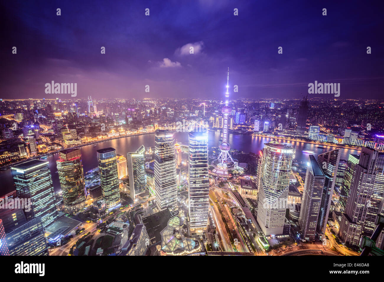 Shanghai, China vista aérea del distrito financiero de Pudong. Foto de stock