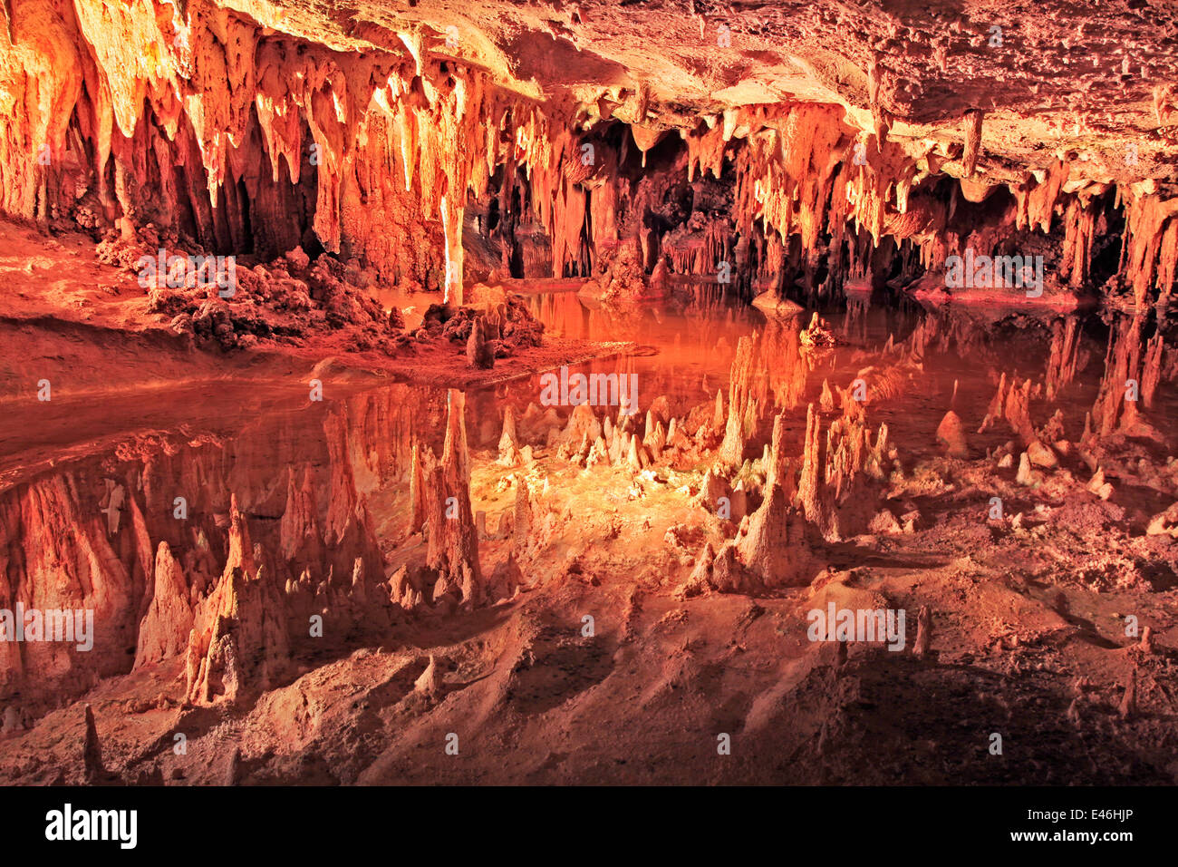 Dream Lake en Luray Caverns, Virginia, EE.UU. Foto de stock