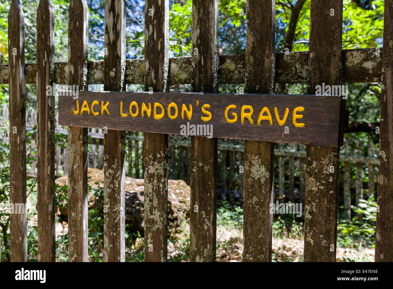 Tumba del escritor Jack London, Jack London State Historic Park, en Glen Ellen, California, EE.UU. Foto de stock