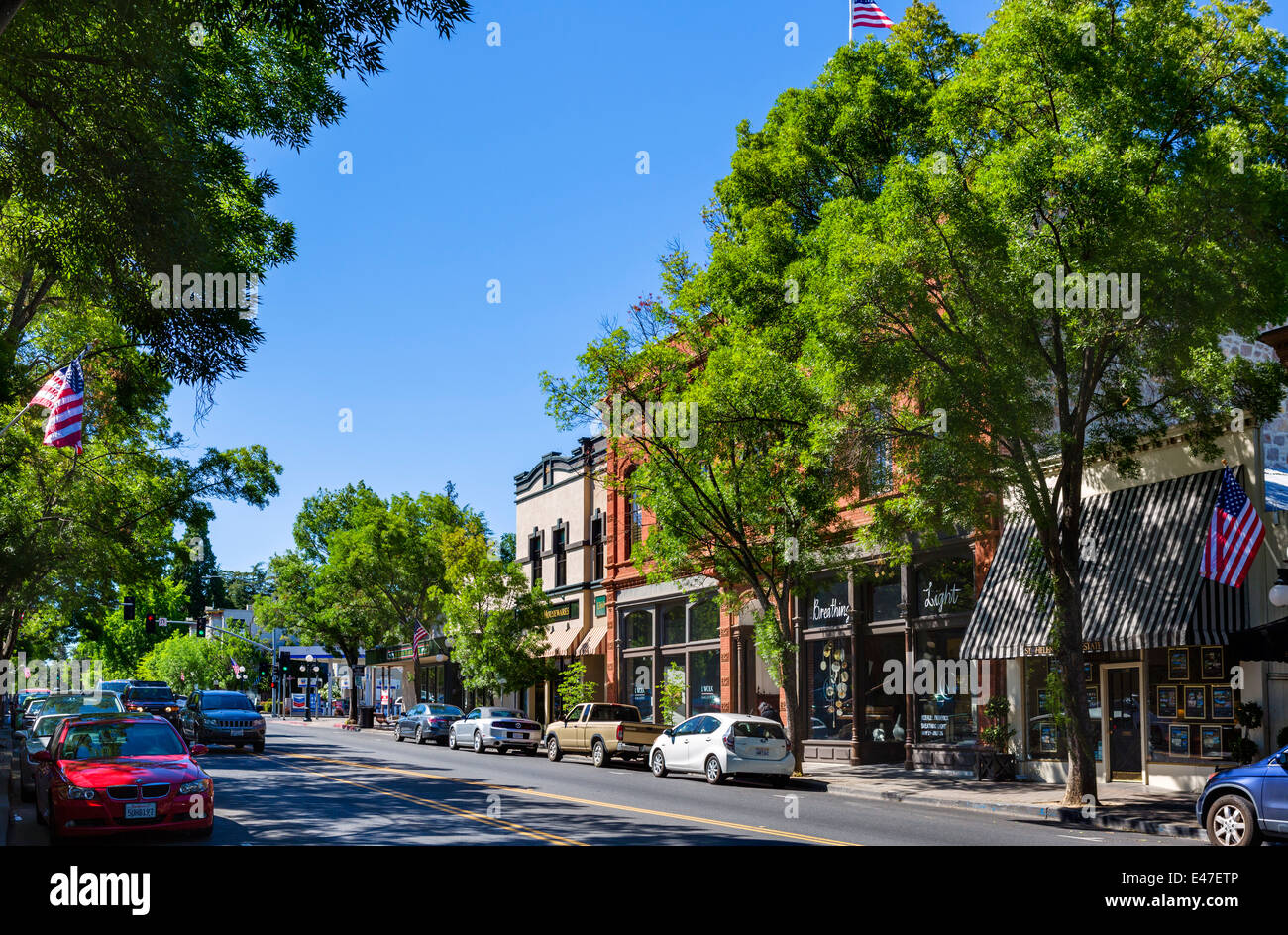 Main Street, Santa Helena, el país del vino del valle de Napa, California, EE.UU. Foto de stock