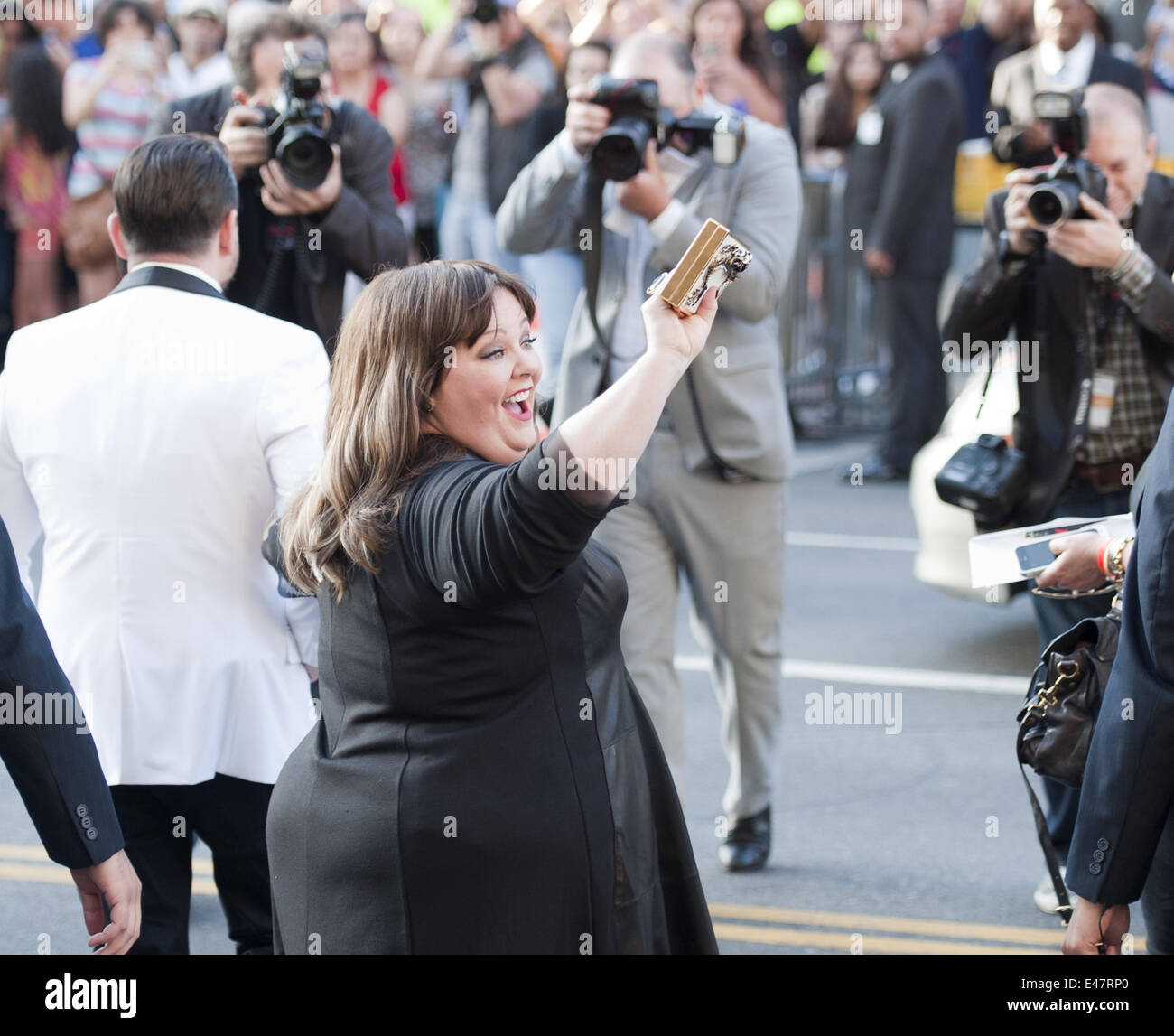 Hollywood, California, USA. El 30 de junio de 2014. Actriz y comediante  estadounidense Melissa McCarthy, junto a su marido, el actor, comediante y  director Ben Falcone asistieron al estreno de Hollywood para