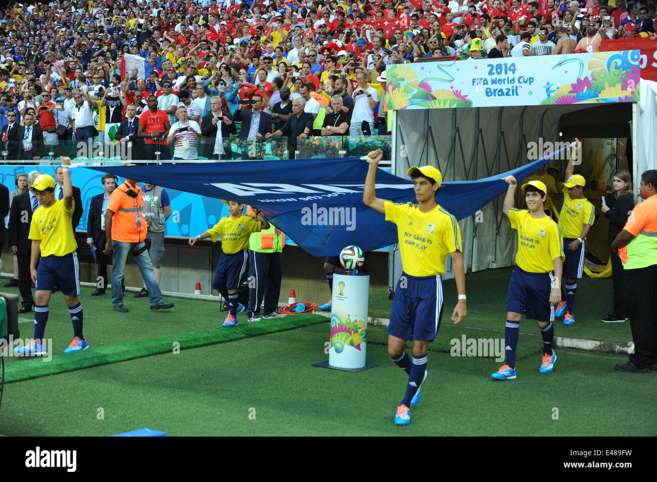 Eröffnungszeremonie, WM 2014 Frankreich vs. Schweiz, Salvador da Bahia, Brasilien. Sólo para uso editorial. Foto de stock