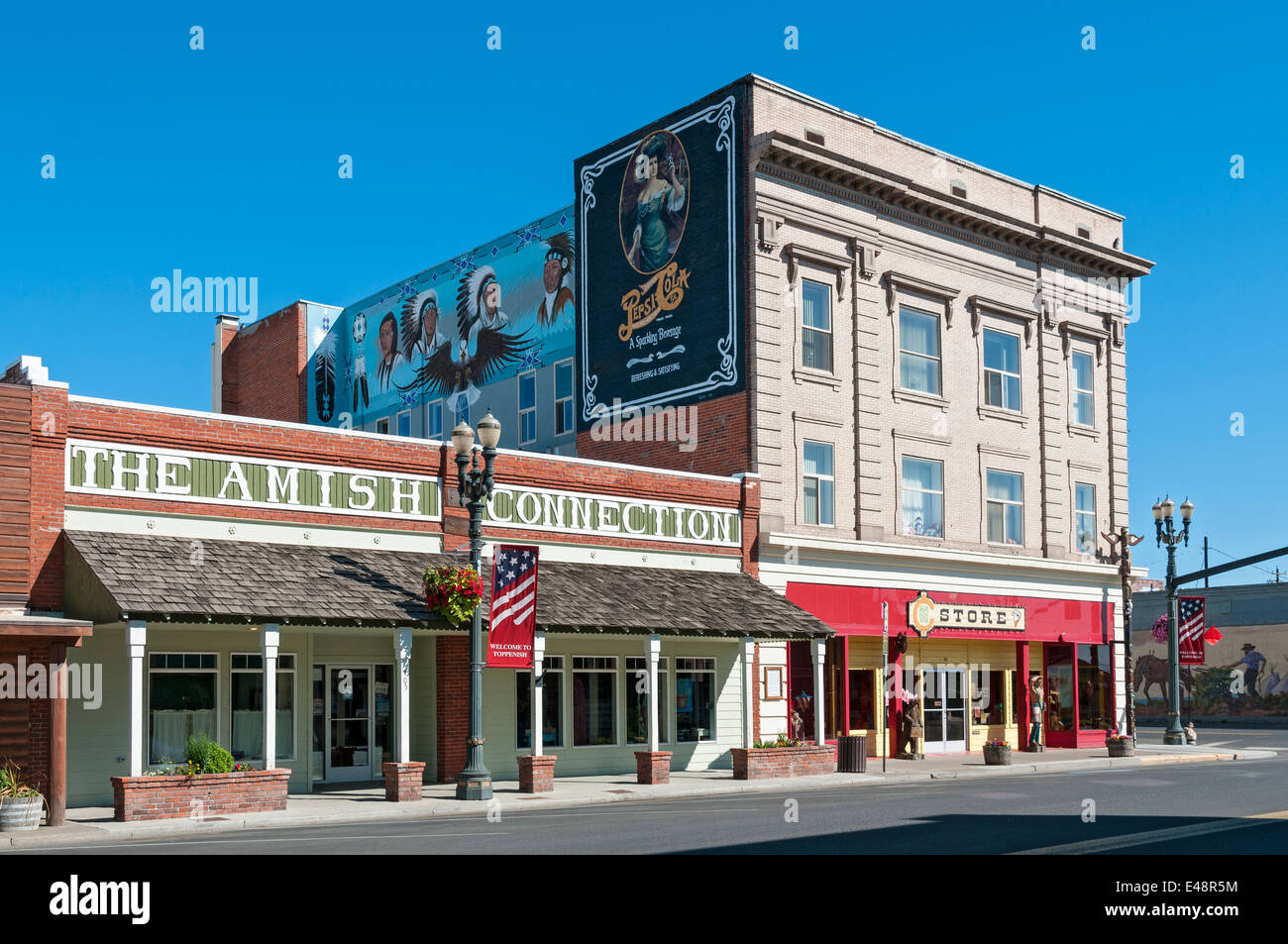 Washington, Toppenish, murales, tiendas del centro de la ciudad Foto de stock