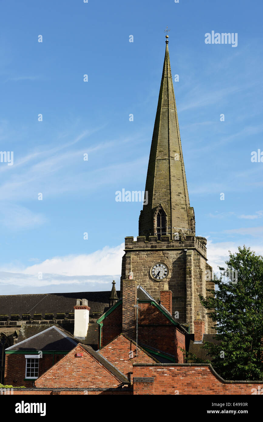 La Iglesia de Santa María, la Virgen, en el centro de la ciudad de Uttoxeter UK Foto de stock