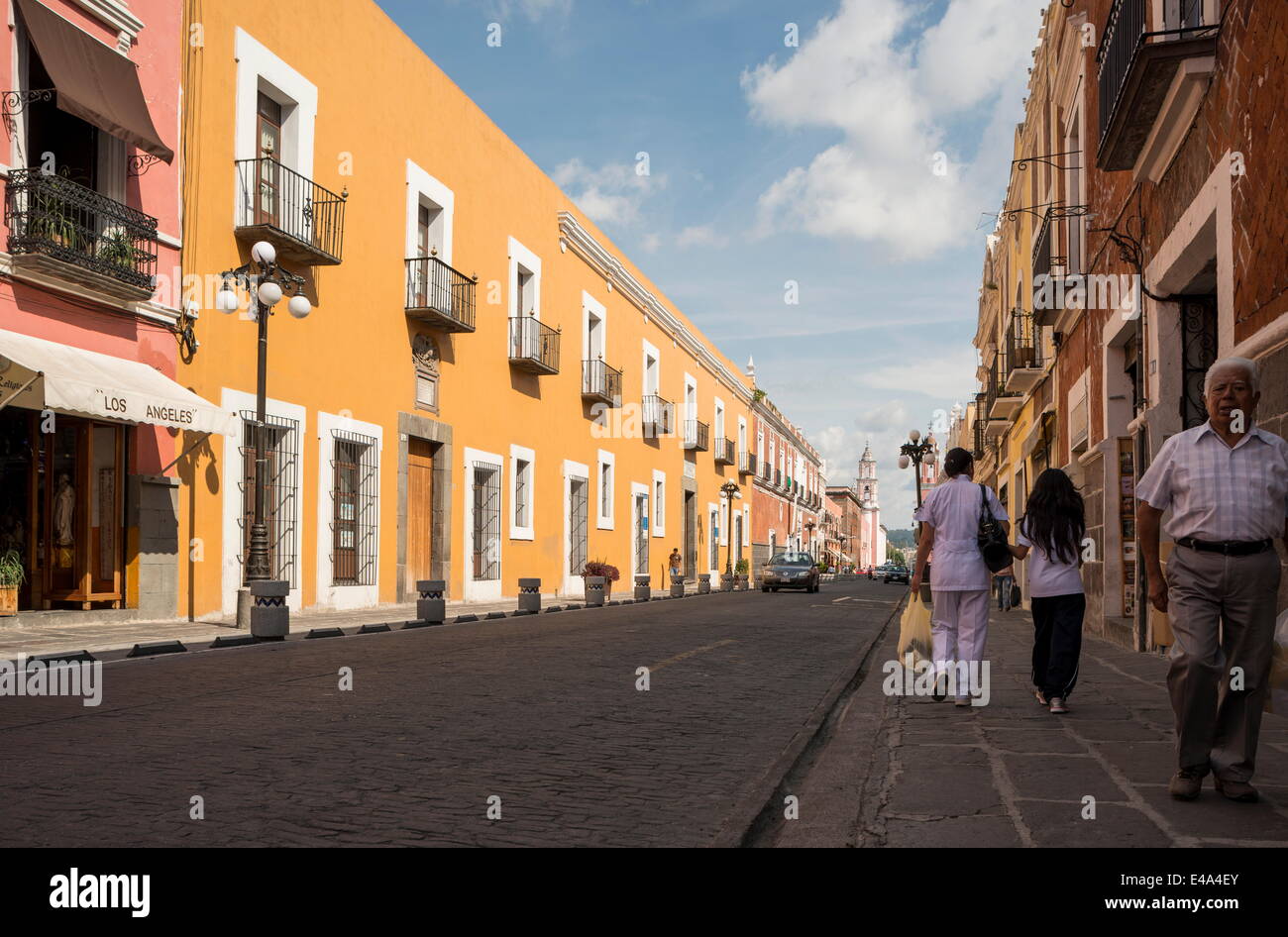 Escena de una calle, de la ciudad de Puebla, Puebla, México, América del Norte Foto de stock