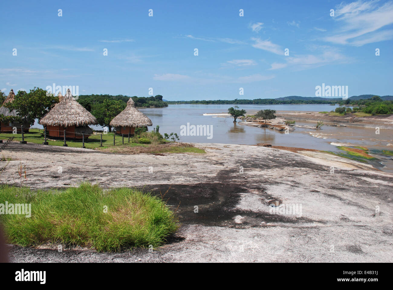 Los bancos del río Orinoco, cerca de Puerto Ayacucho, Venezuela Foto de stock