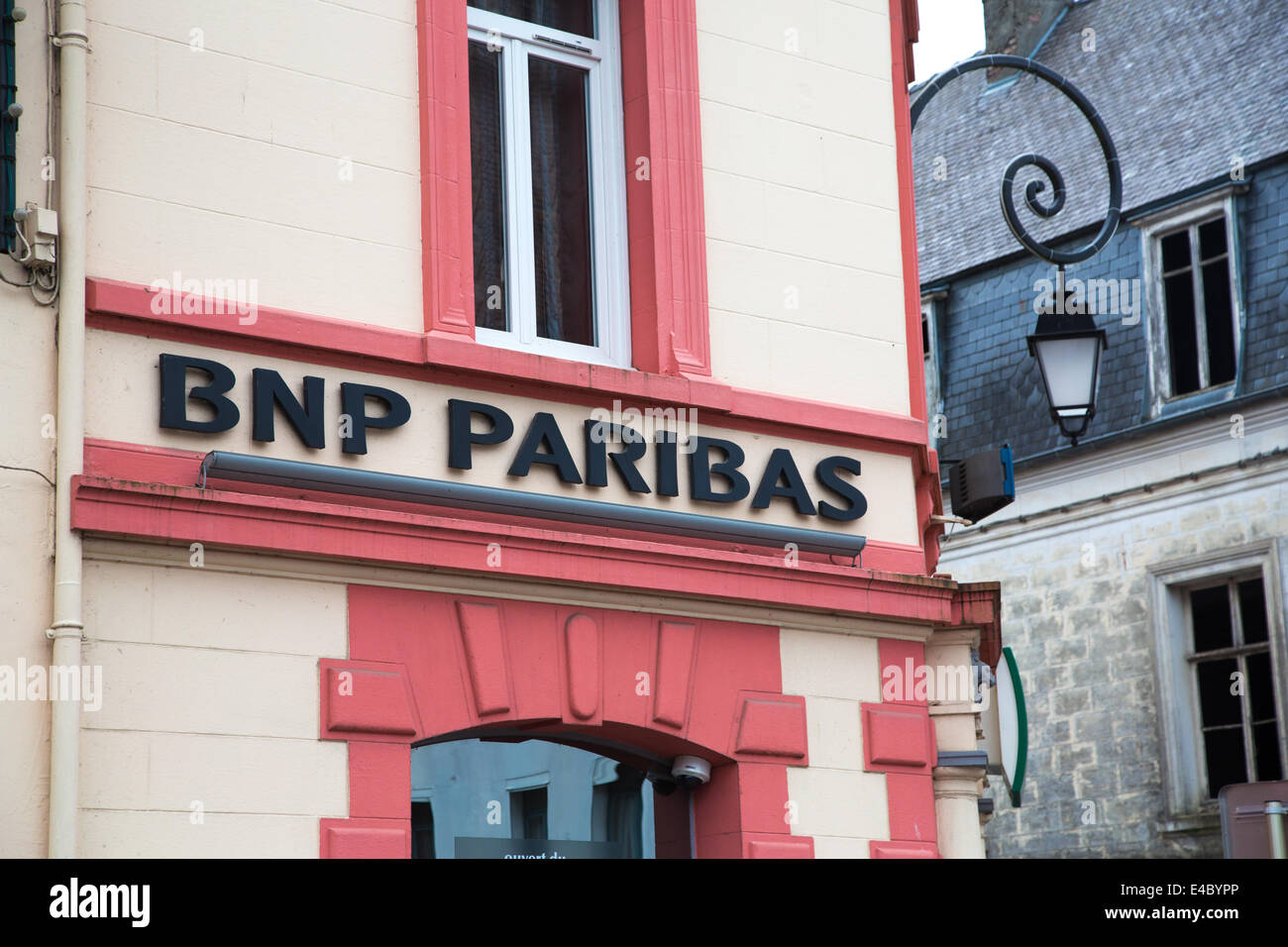 BNP Paribas, Montreuil-sur-Mer, Pas-de-Calais, Francia Foto de stock
