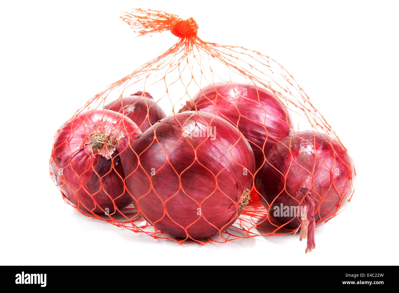 En el envasado de cebolla roja de red net Foto de stock