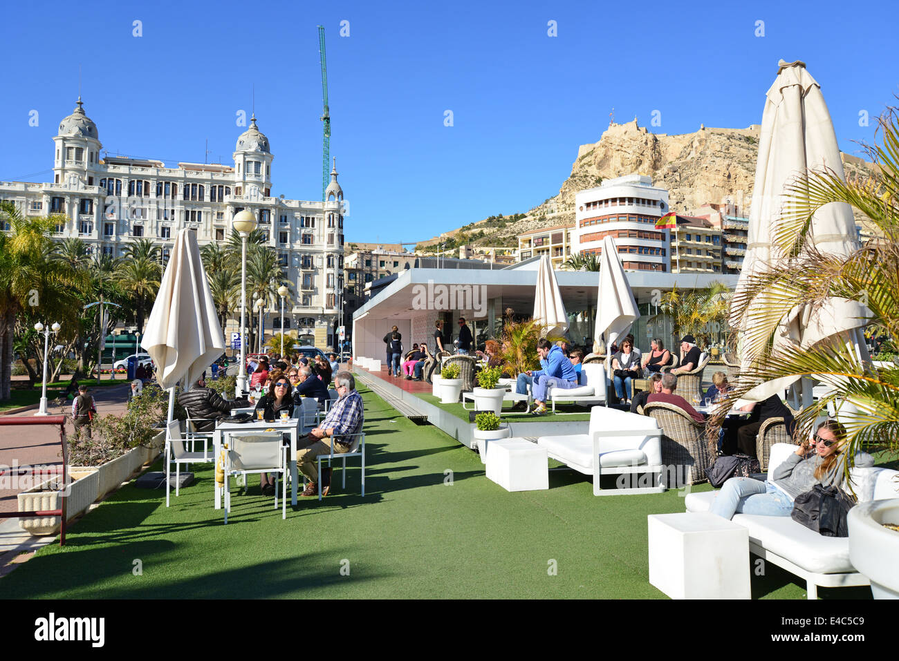 Terraza Del Mar Soho Bar & Restaurant, el puerto de Alicante, Alicante,  Costa Blanca, Alicante, España Fotografía de stock - Alamy