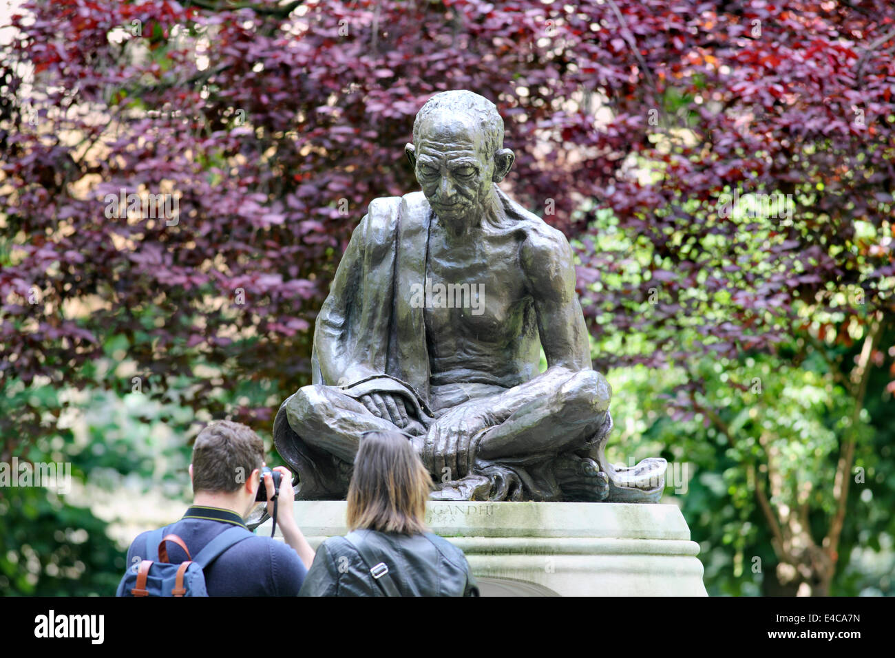 Estatua de Mahatma Gandhi, el Tavistock Square, Londres Foto de stock