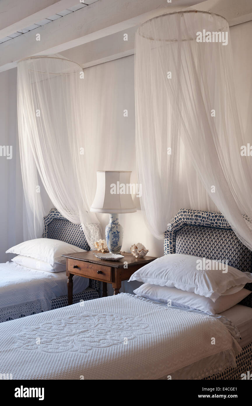 Cabeceros cama tapizados fotografías e imágenes de alta resolución - Alamy