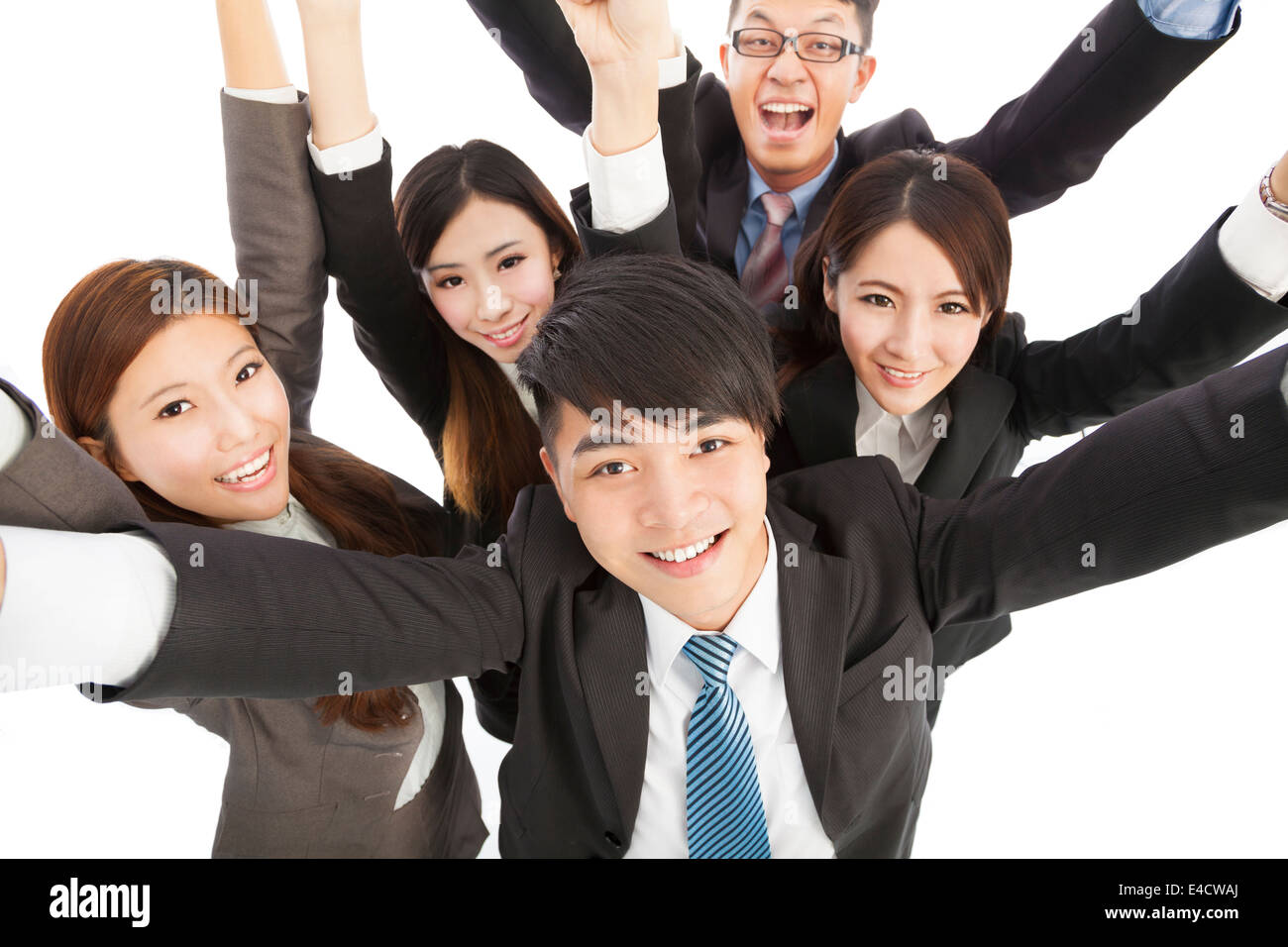 Feliz éxito joven equipo empresarial levantan las manos Foto de stock