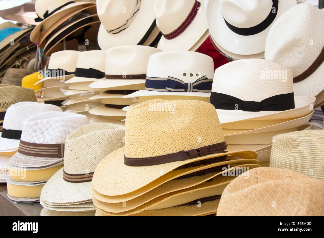 Sombrero para el sol masculino fotografías e imágenes de alta resolución -  Alamy