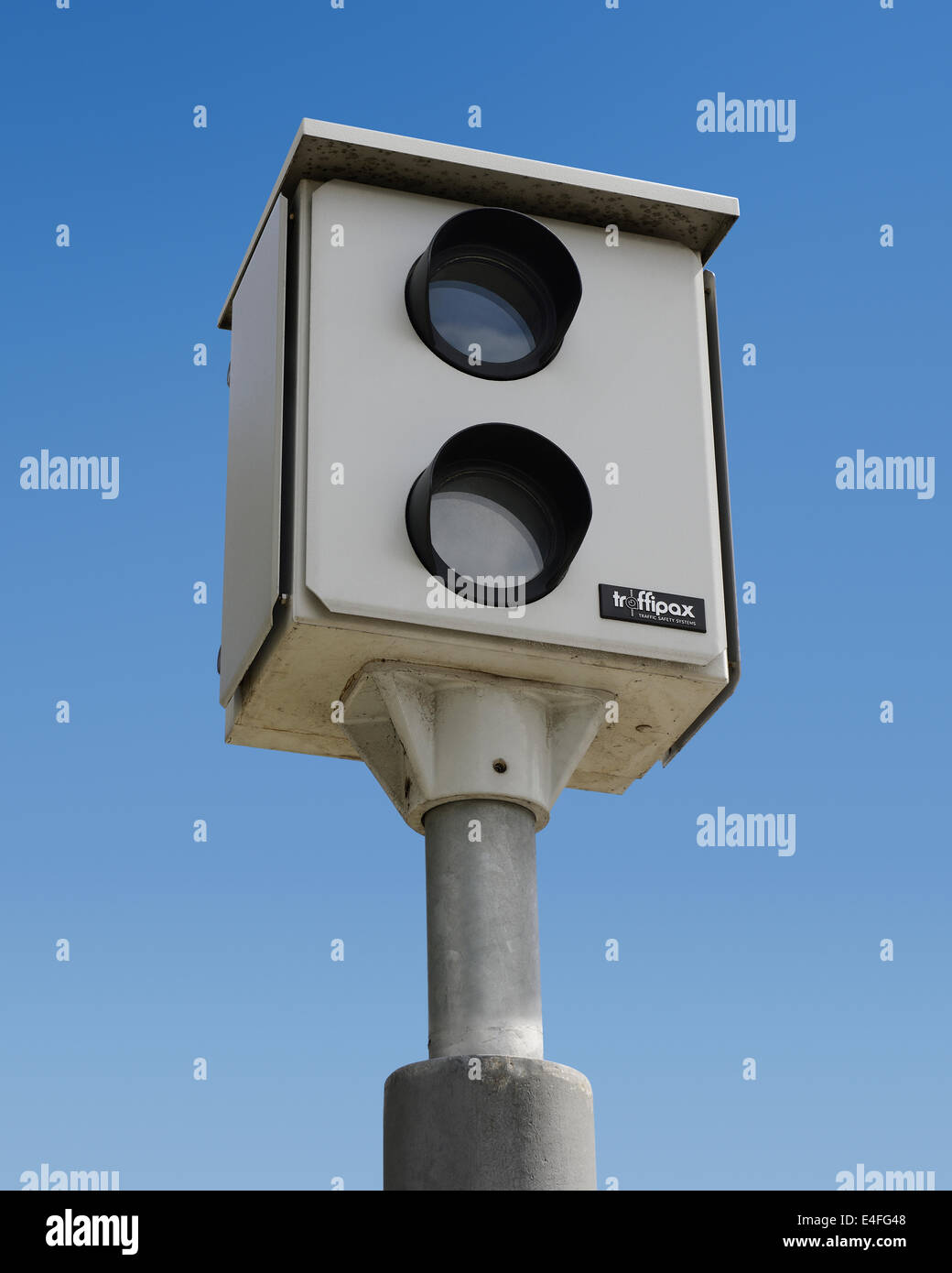 Cámara de velocidad. Traffipax Cámara de Control de velocidad. Foto de stock