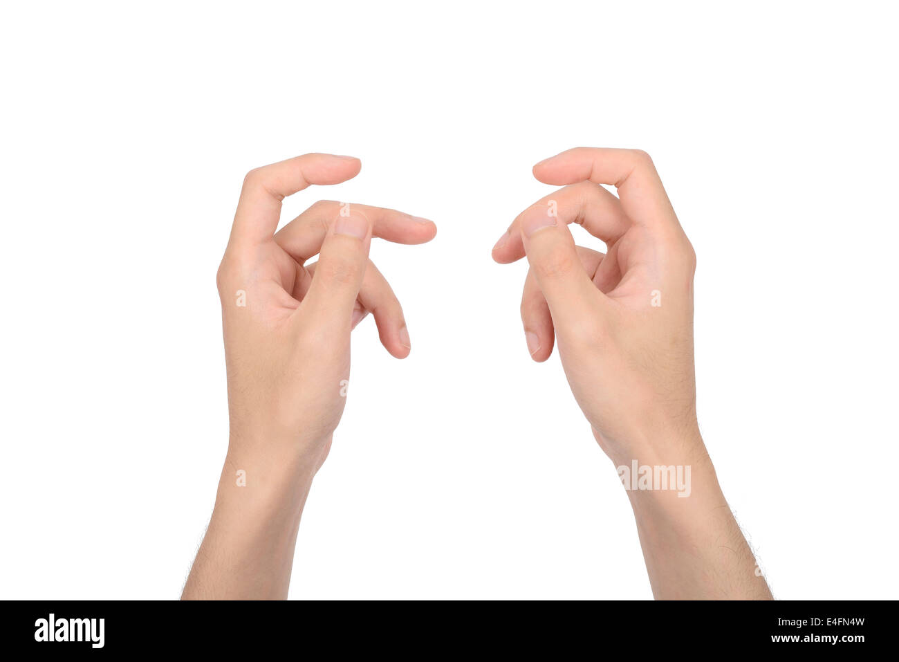 Forma de manos sostienen un dispositivo inteligente, aislado en blanco Foto de stock